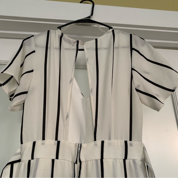 Crystal Sky White and Black Striped Jumpsuit/ Shorts/ Duster Romper--Size 7 - Picture 5 of 15